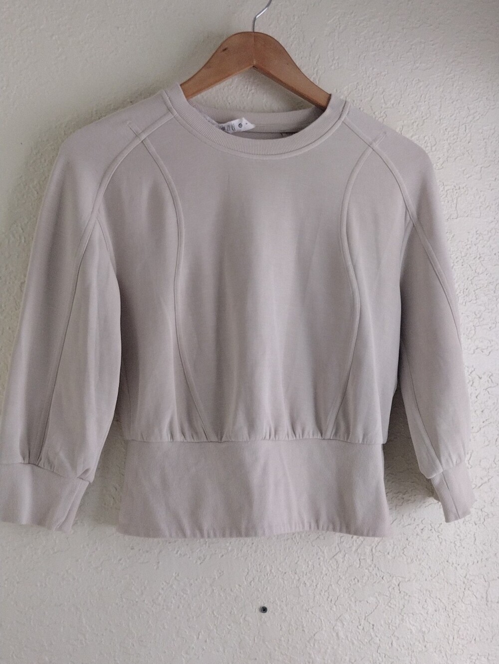 Lululemon Cream Cropped Pullover Sweatshirt Size 4 - Picture 3 of 7